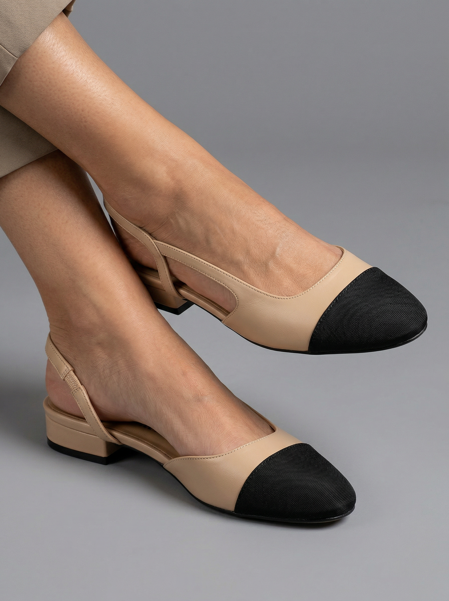 VitaFeet – Slingback Bicolor con Tacón Ancho de Bloque