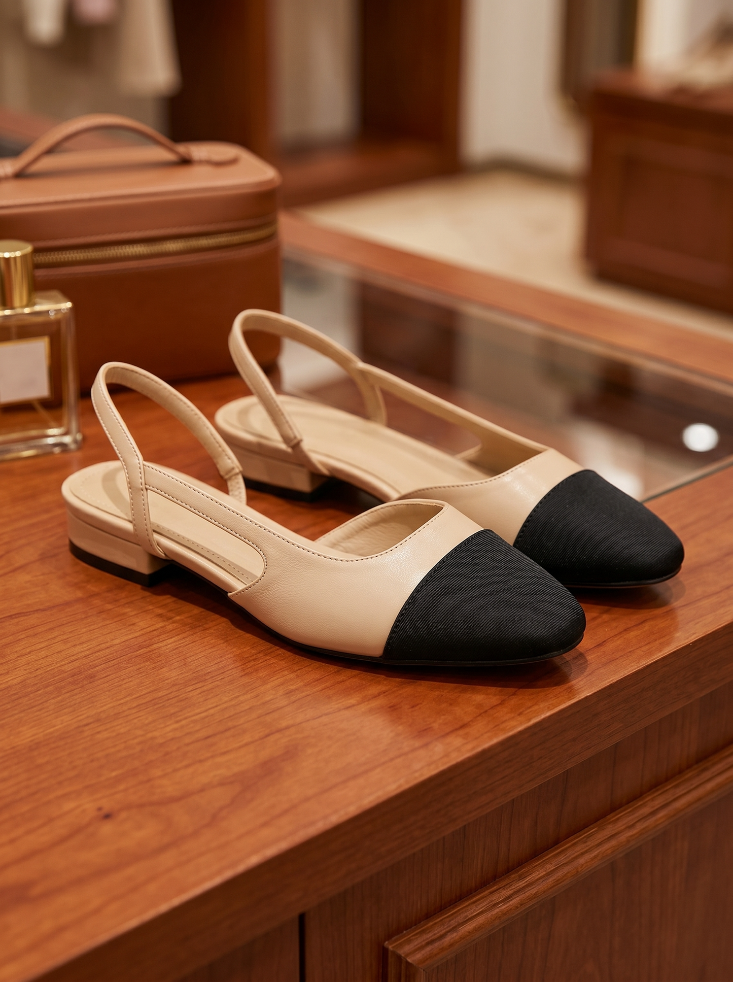 VitaFeet – Slingback Bicolor con Tacón Ancho de Bloque